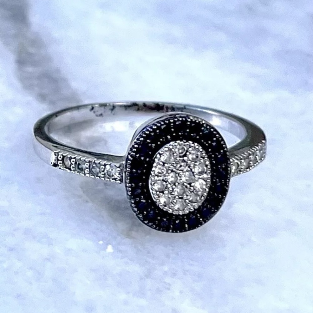 Black & White Round Crystal Cocktail Ring 18KGE Size 8